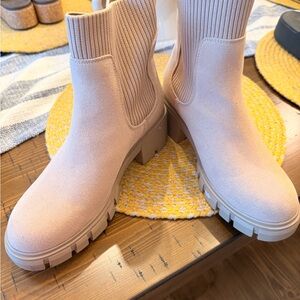 Chunky Chelsea Ankle Boots in Light Pink